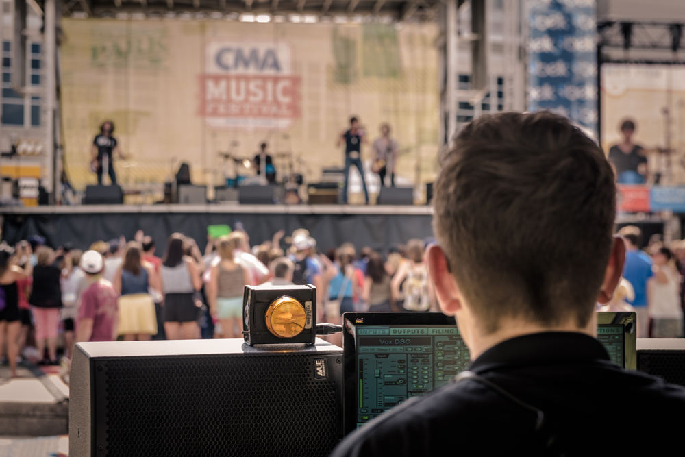 Andrew-Dowling-mixes-FOH-Belk---Walk-of-Fame-Park-Stage-@-CMA-Fest-2015_40