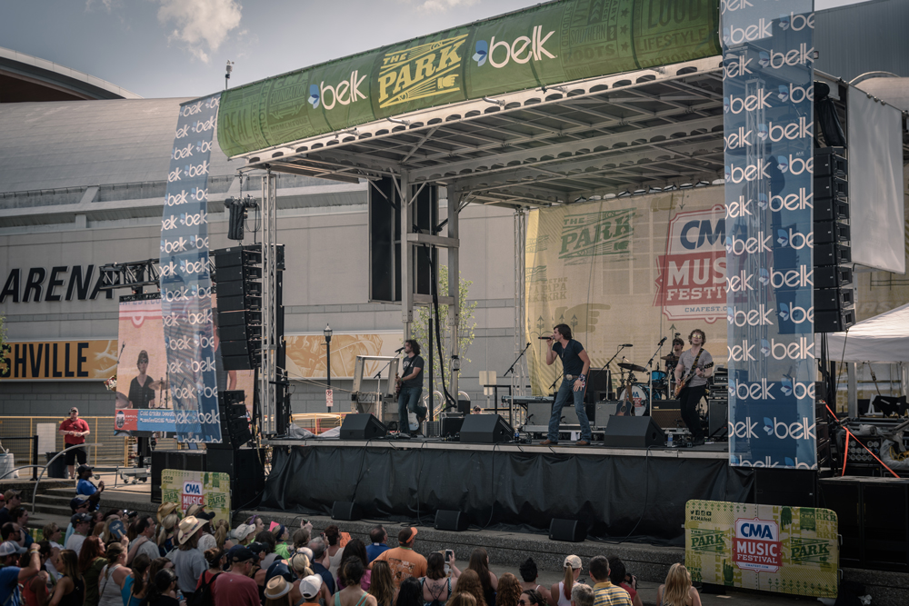 Belk-Park-Stage-wide-angle-Belk---Walk-of-Fame-Park-Stage-@-CMA-Fest-2015_39