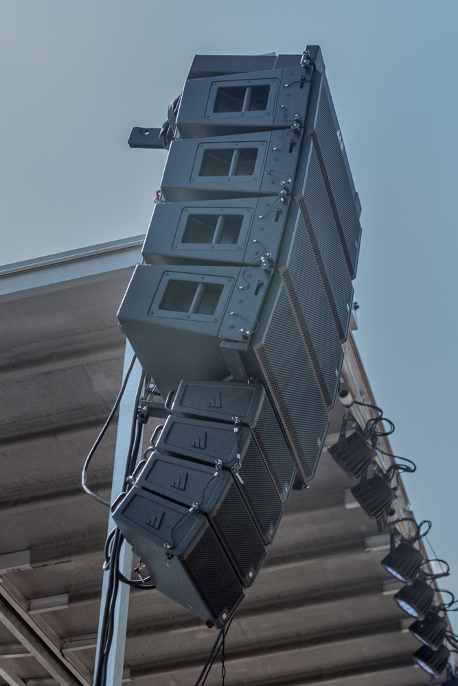 VUE-AL8---AL4-VUE-Audio-Technik-speakers-at-Grand-Ole-Opry-Plaza-Stage-@-CMA-Week-6-2015_6