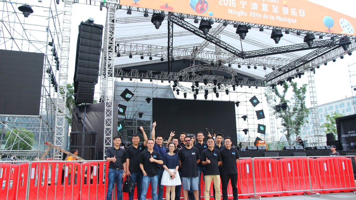 VUE-China-team-with-Tiffany-Jin-and-Josh-Cruz
