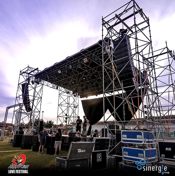 setup-main-stage-_dsc3578-insta